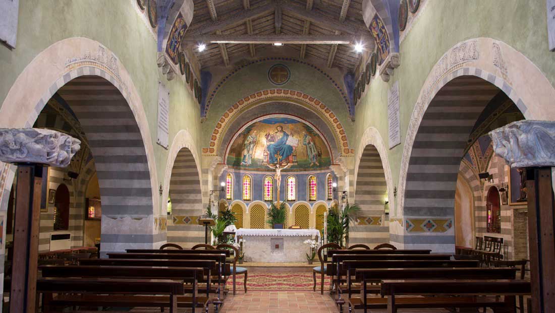 Fermo, chiesa di San Marco alle Paludi con affreschi interni